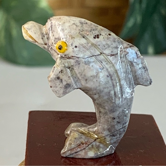 Miniature DOLPHIN Stone Carving Mini Figurine Grey Steatite Soapstone Animal 1.5 - Picture 10 of 13